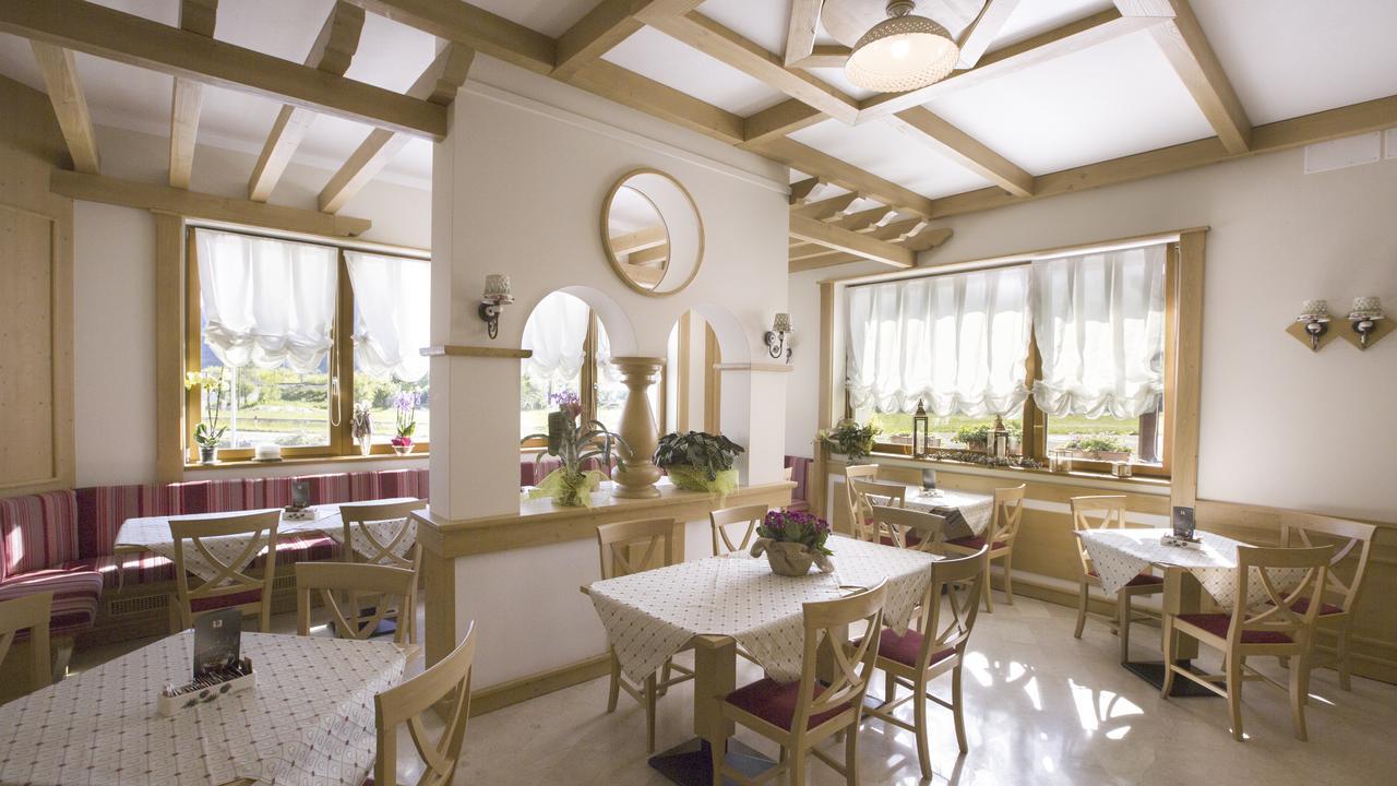 Alma Living Hotel- Al Girarrosto Venzone Exterior foto